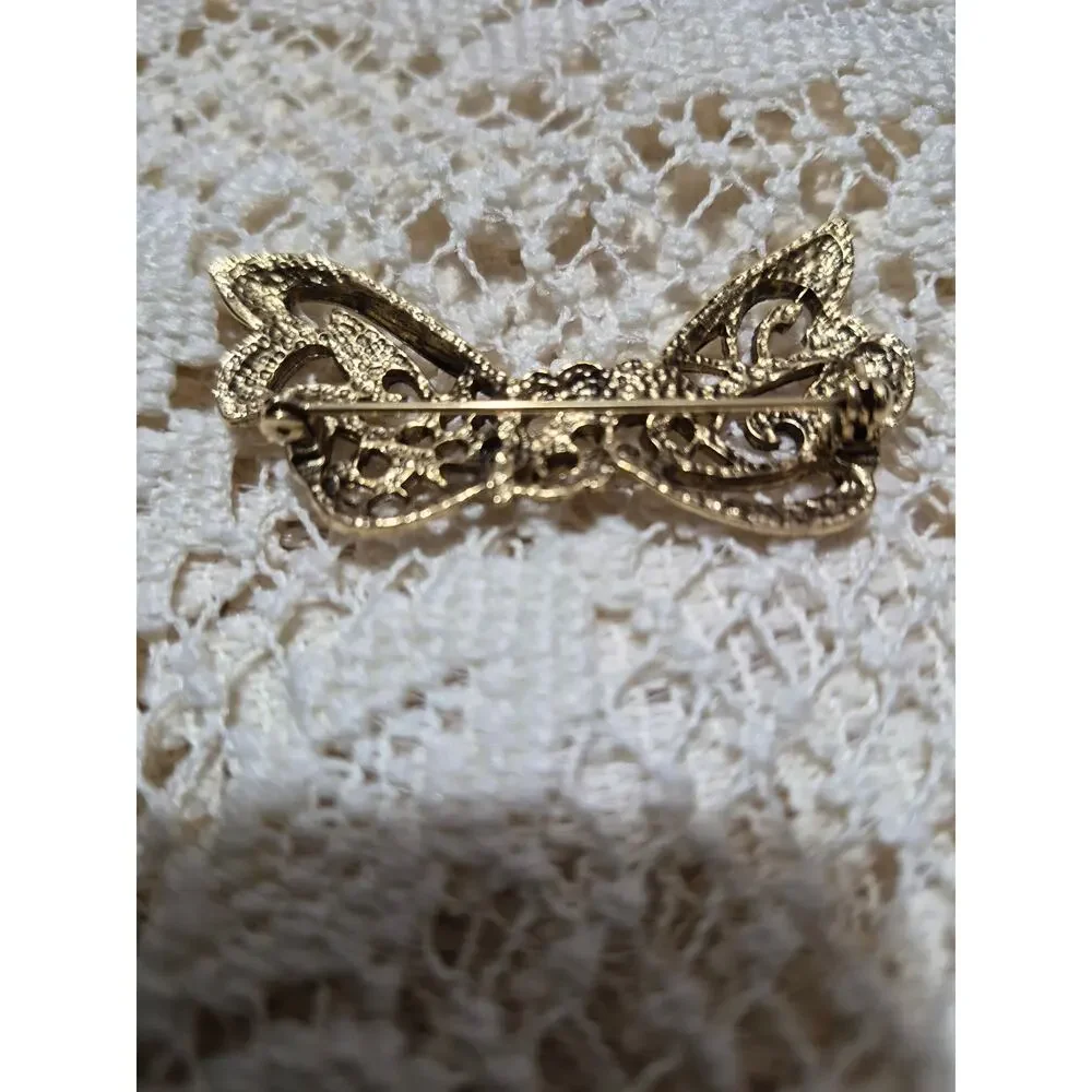 Authentic vintage filigree 1990'S Gold-tone Brooch